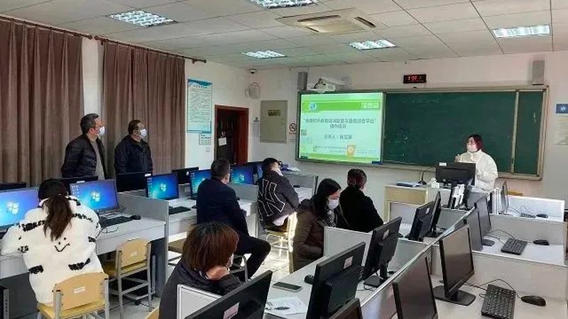 电工与水电工：职业选择背后的考量