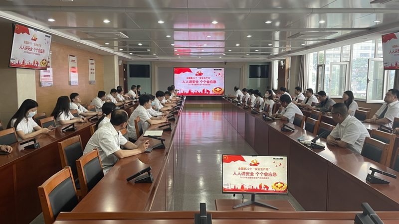 中级职称班的报价通常由以下几个部分构成：
